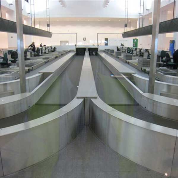 Bandkurven für Flughafen-Gepäckförderanlagen Belt Curves for Airport Baggage Handling Systems
