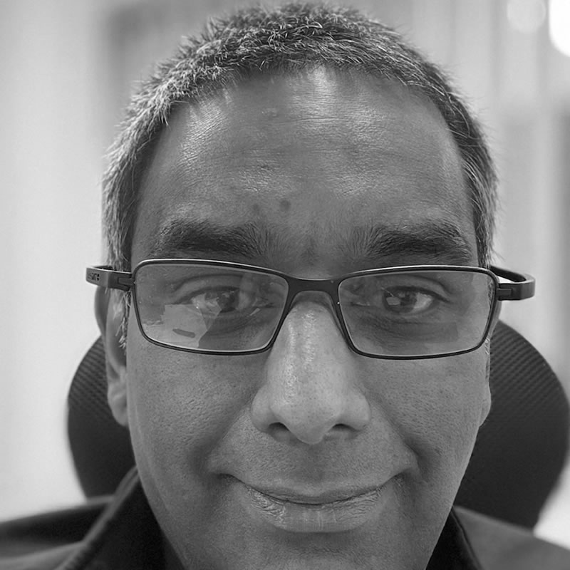 Javed Surfaly – Finanzdirektor Javed Surfaly – Finance Director