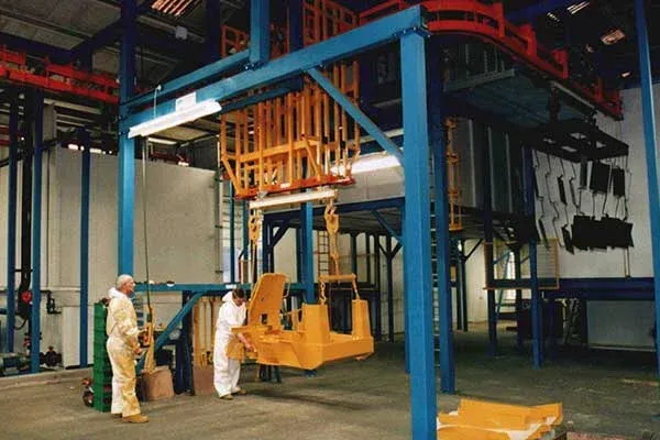 Kipper-Fahrgestell auf einem MCM-Hebe-/Absenksegment Tipper Truck Chassis on a MCM Lift/Drop Section