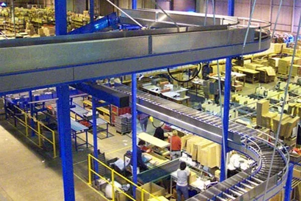Amber Automation Hochförderer mit Wellenanlage Amber Automation High Level Lineshaft Conveyor